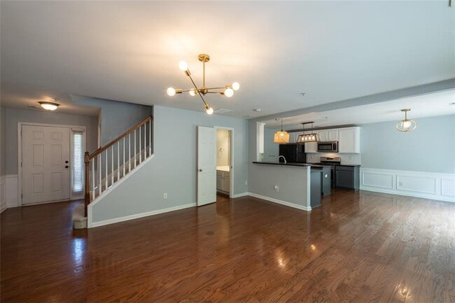 Building Photo - 331 Balaban Cir