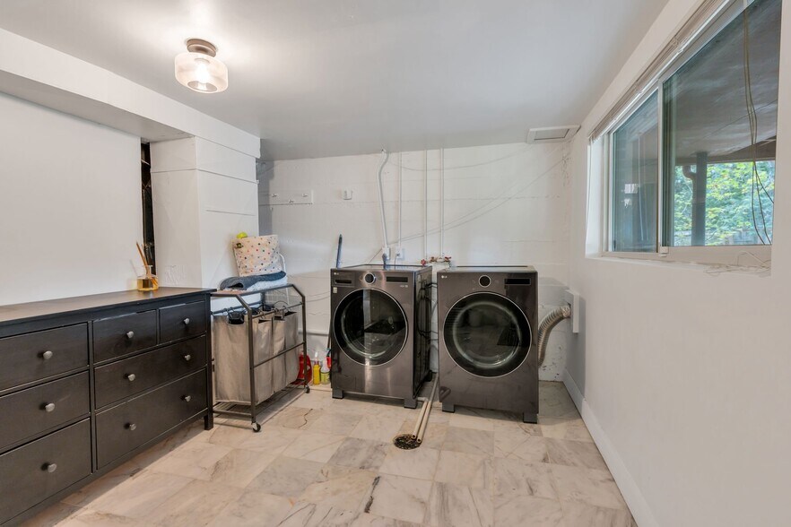 Building Photo - 3536 E Hermes Dr