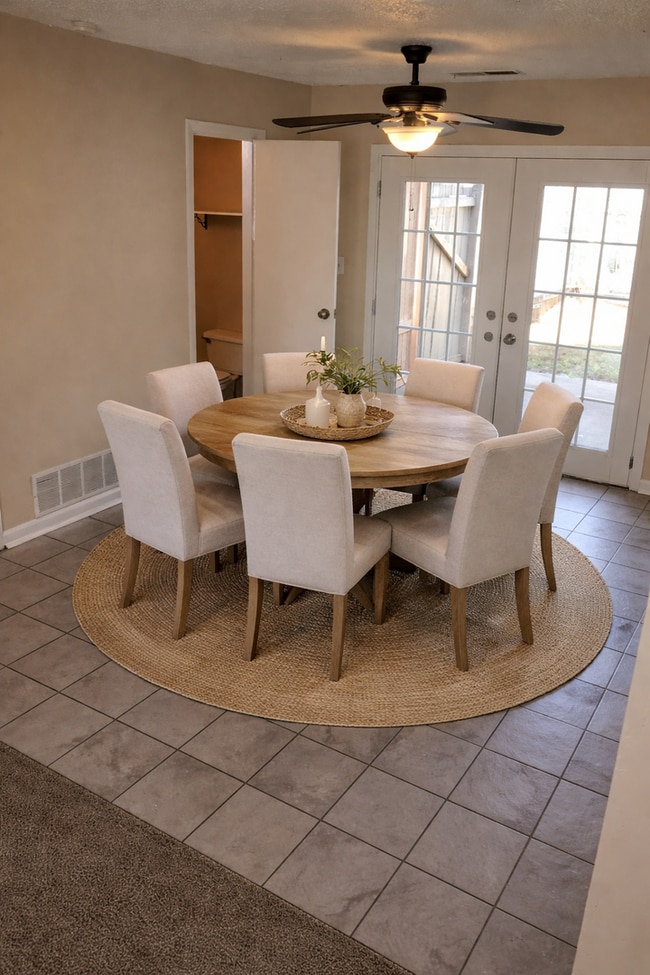 Building Photo - 2 Bedroom 2.5 Bath Townhome in Spicewood Townhome Community