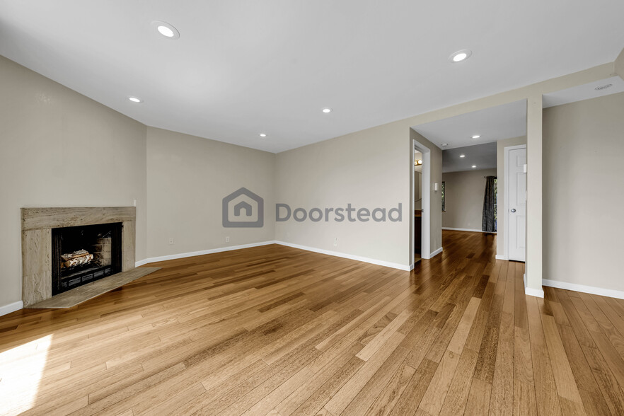 Building Photo - 641 Stonegate Dr
