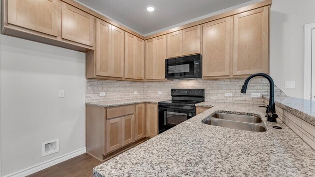 Building Photo - 115 Primrose Ln