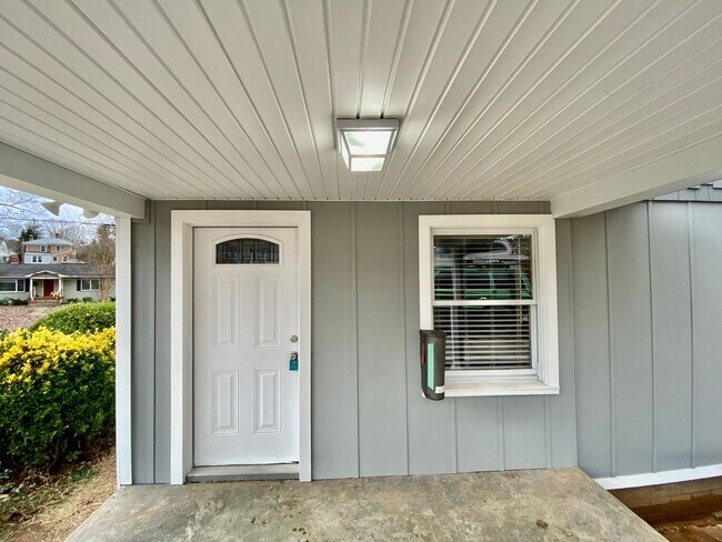 Building Photo - West AVL - Remodeled and Ready!