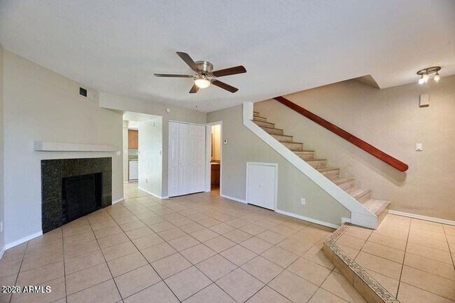 Building Photo - 1402 E Osborn Rd