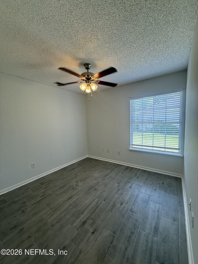 Building Photo - 913 Mackinaw Trail