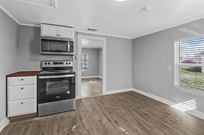 Building Photo - 920 Dubois St