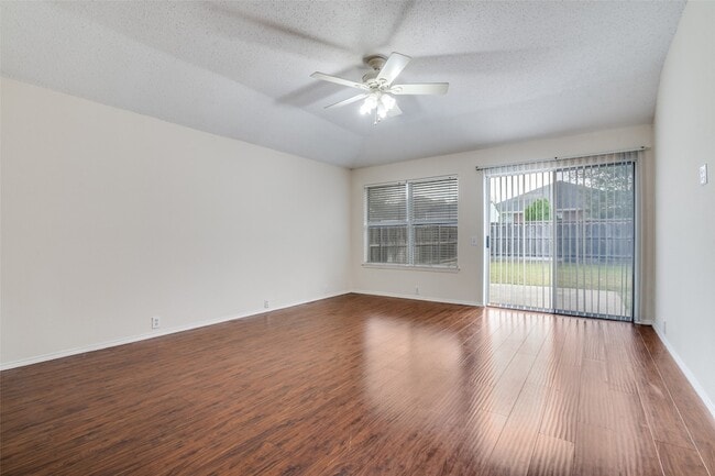 Building Photo - 206 Trenton Dr