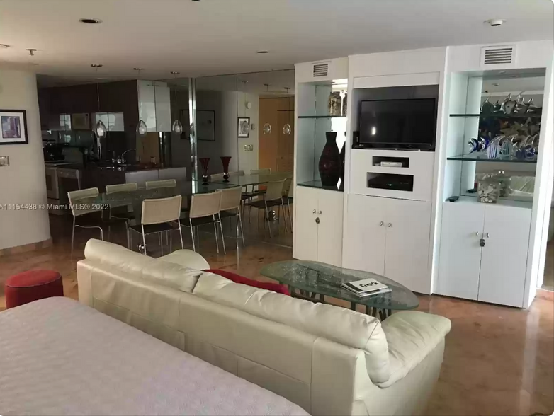 Studio open concept - 100 Lincoln Rd