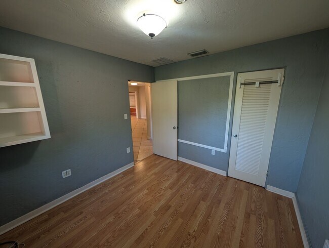 Building Photo - 140 N Briggs Ave