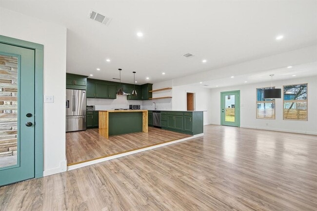 Building Photo - 2903 Pecan Cir