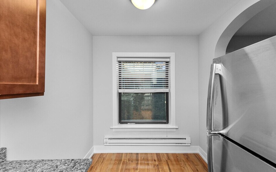 Building Photo - 556 W Arlington Pl