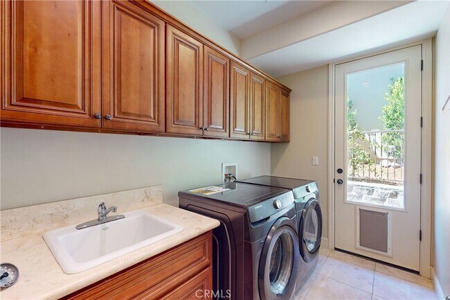 Building Photo - 5595 Tanbark Ct