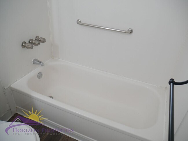 Building Photo - Cozy 1 Bed 1 Bath 700sqft Fourplex in Nort...