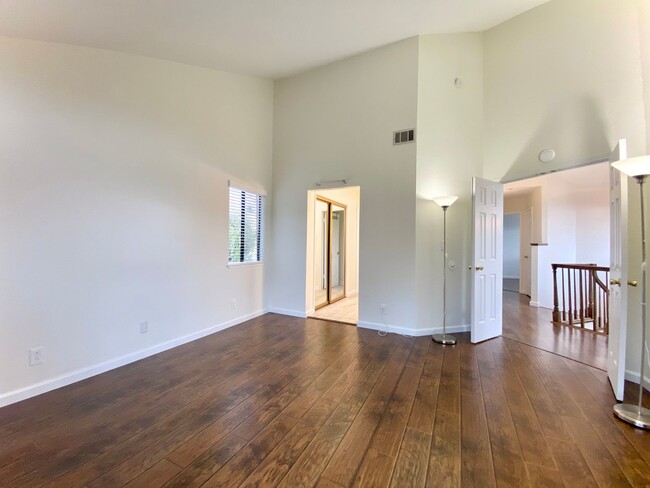 Building Photo - Radiant and comfy home in the beautiful hi...