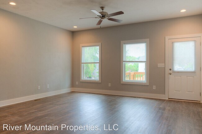 Building Photo - 4 br, 4.5 bath House - 206 Uptown Trail