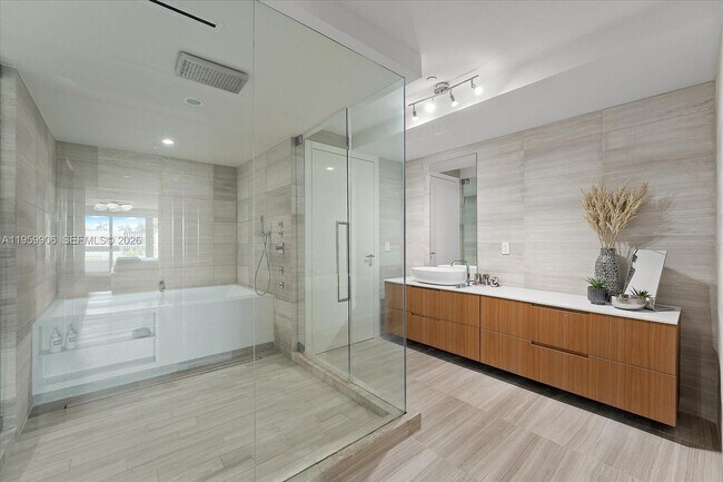 Building Photo - 4701 Meridian Ave