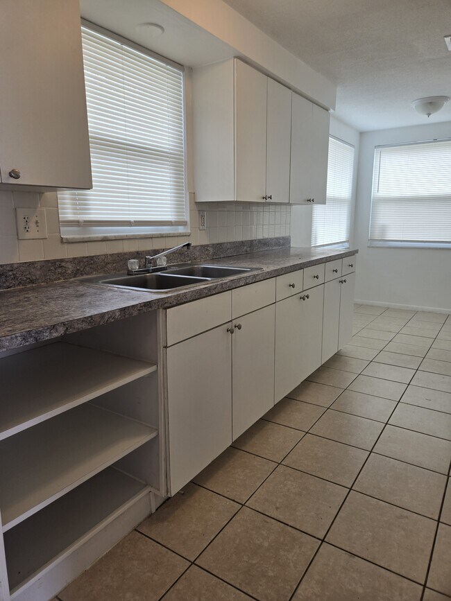 Building Photo - 4836 Flora Ave