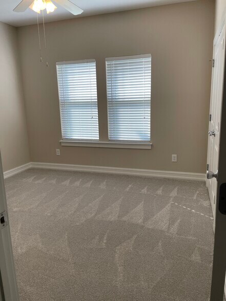 3rd bedroom - 8813 Castle Cliff Dr