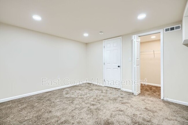 Building Photo - 3028 Chelsea Terrace