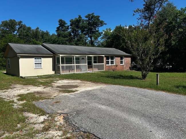 Building Photo - 461 Sweetwater Cir