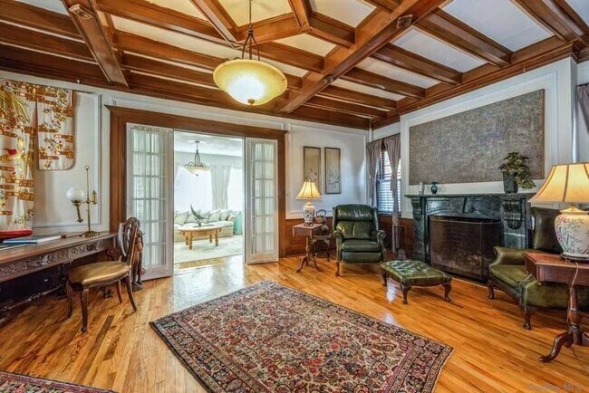 Building Photo - 161 W Beech St