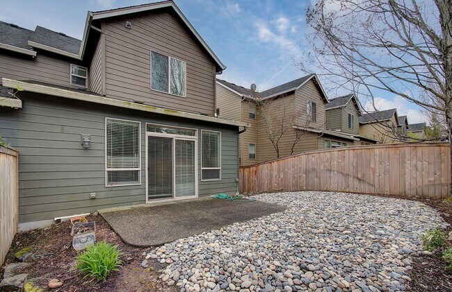 Building Photo - Beautiful 2 Story Town Home - Riverview Terrace Washougal!