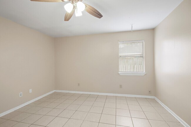 Building Photo - 1307 Ken St