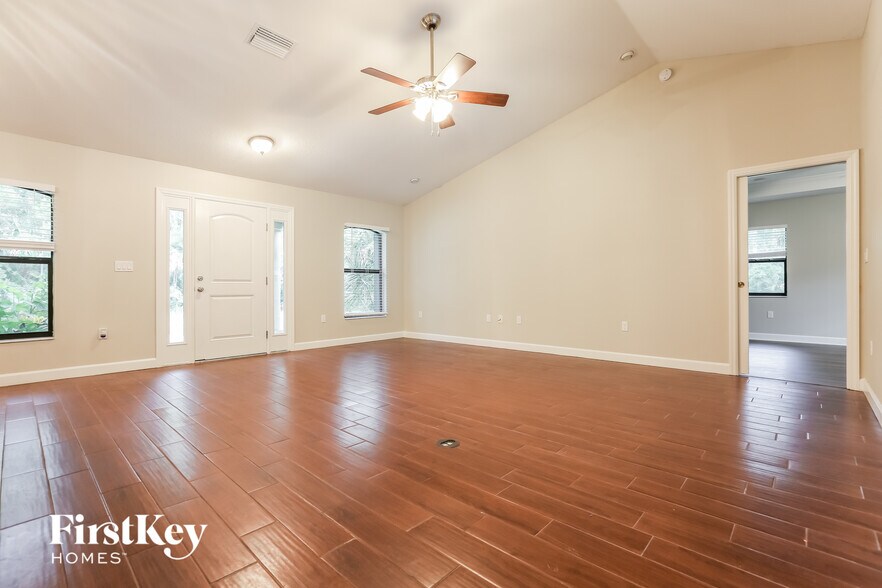 Building Photo - 2267 Kamsler Ave