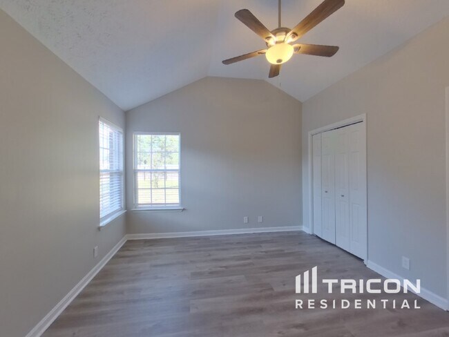 Building Photo - 8005 Penbrook Dr