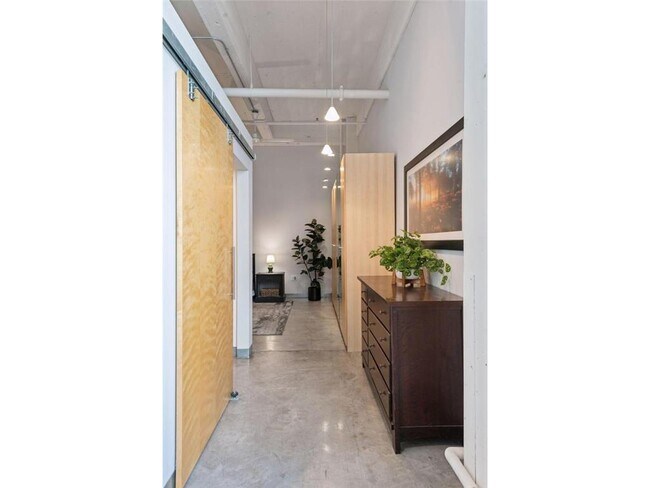 Building Photo - 700 N Washington Ave