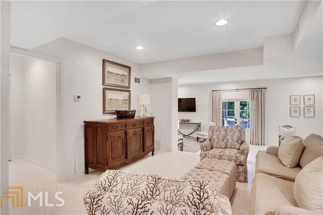 Building Photo - 1042 Northcliffe Dr NW