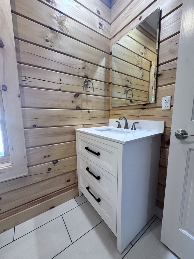 Building Photo - 1339 Hickory Point Dr