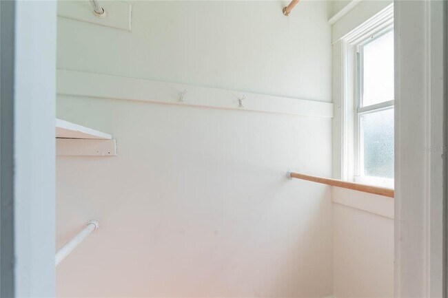 Building Photo - 528 6th St N