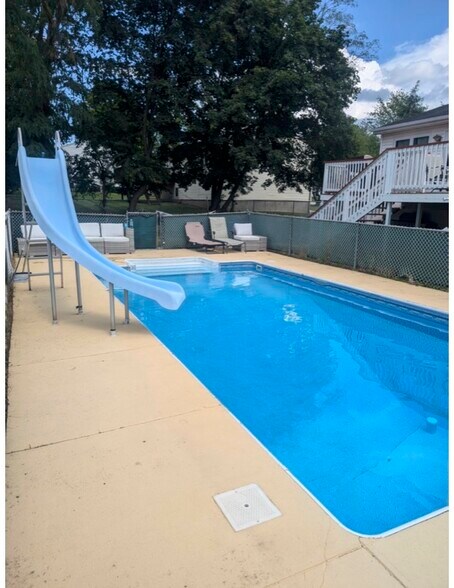 Building Photo - 222 Freida St