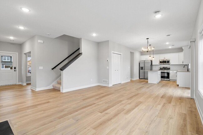 Building Photo - 13130 ISETTA CIR NE