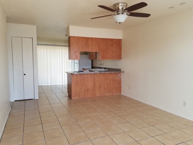 Building Photo - Walnut Ave - Triplex