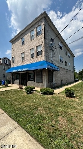 Building Photo - 1427 S Wood Ave