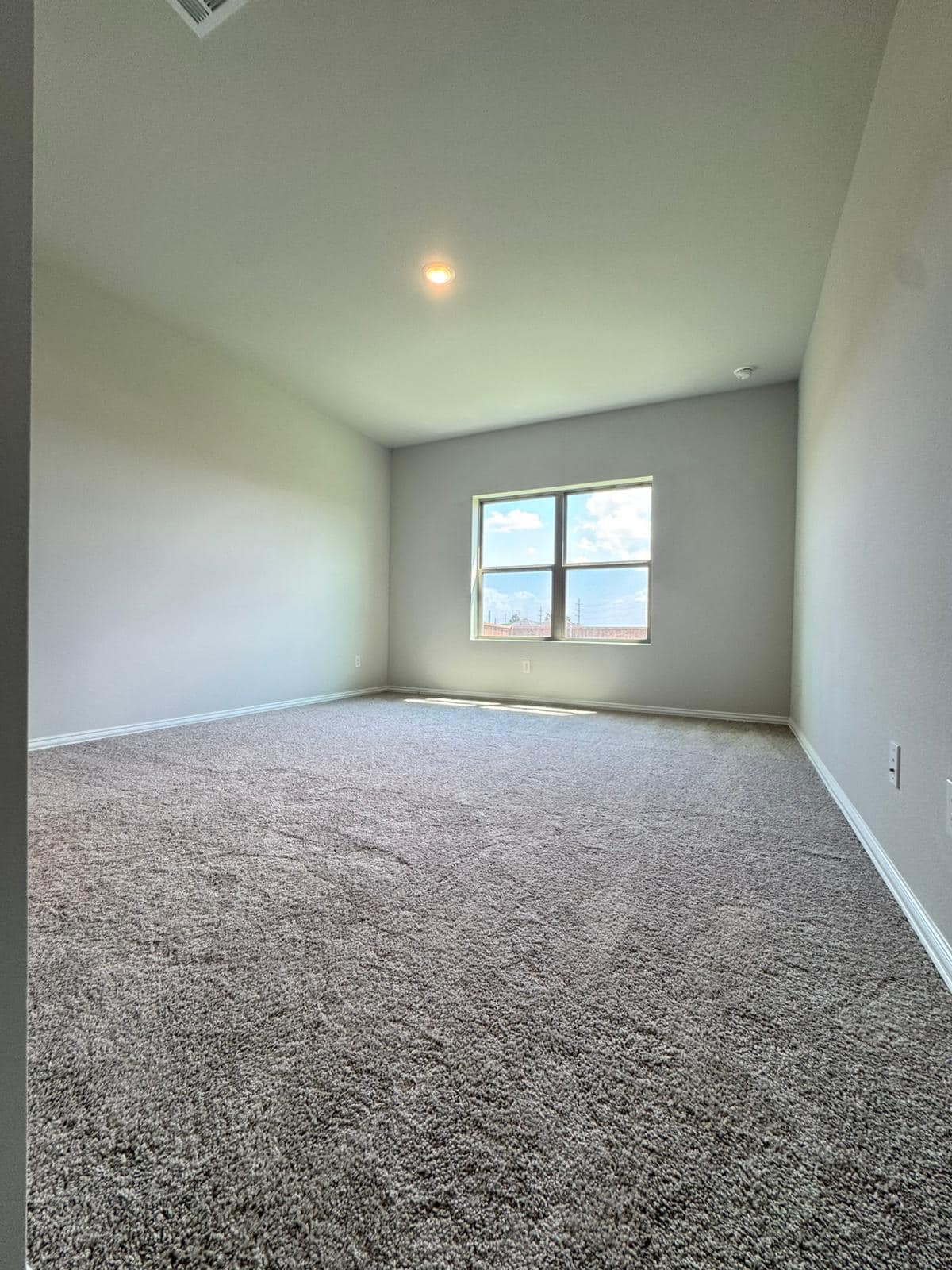 Building Photo - 3500 Kingdom Dr