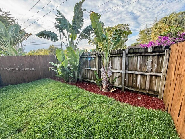 Building Photo - 1201 NE 5th Ave