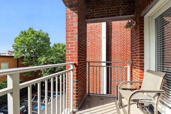 Building Photo - 1829 Kenilworth Ave