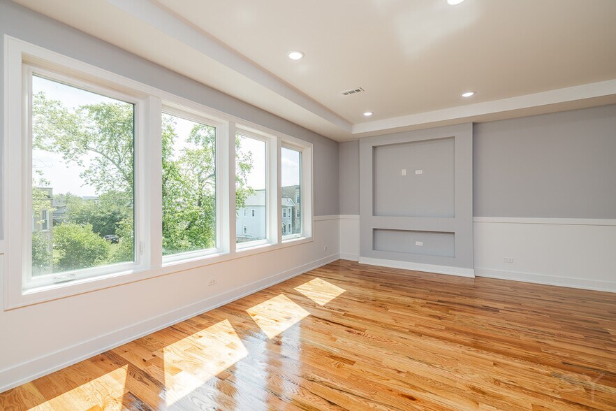 Building Photo - 6334 S Langley Ave