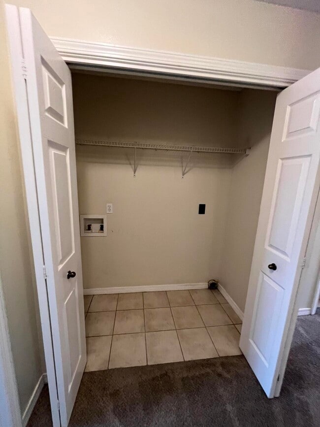 Building Photo - 204 Johnson Ct