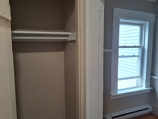 Building Photo - 35 Pine St