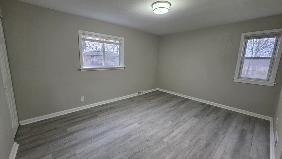 Building Photo - 33507 Berville Ct