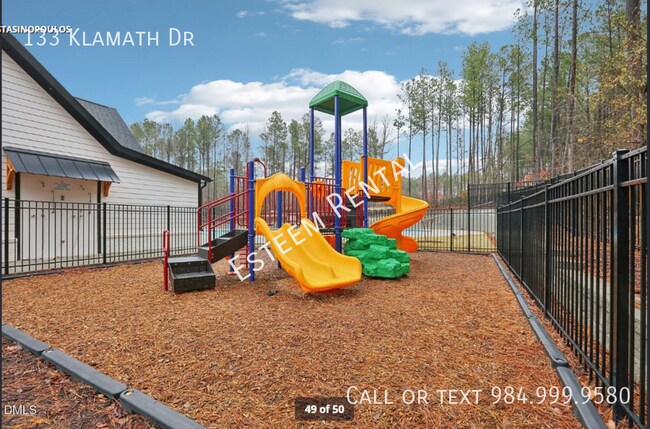 Building Photo - 133 Klamath Dr