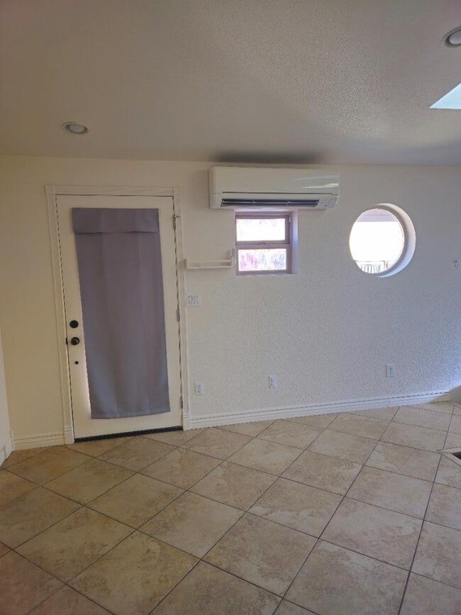 Building Photo - 229 Moana Pl