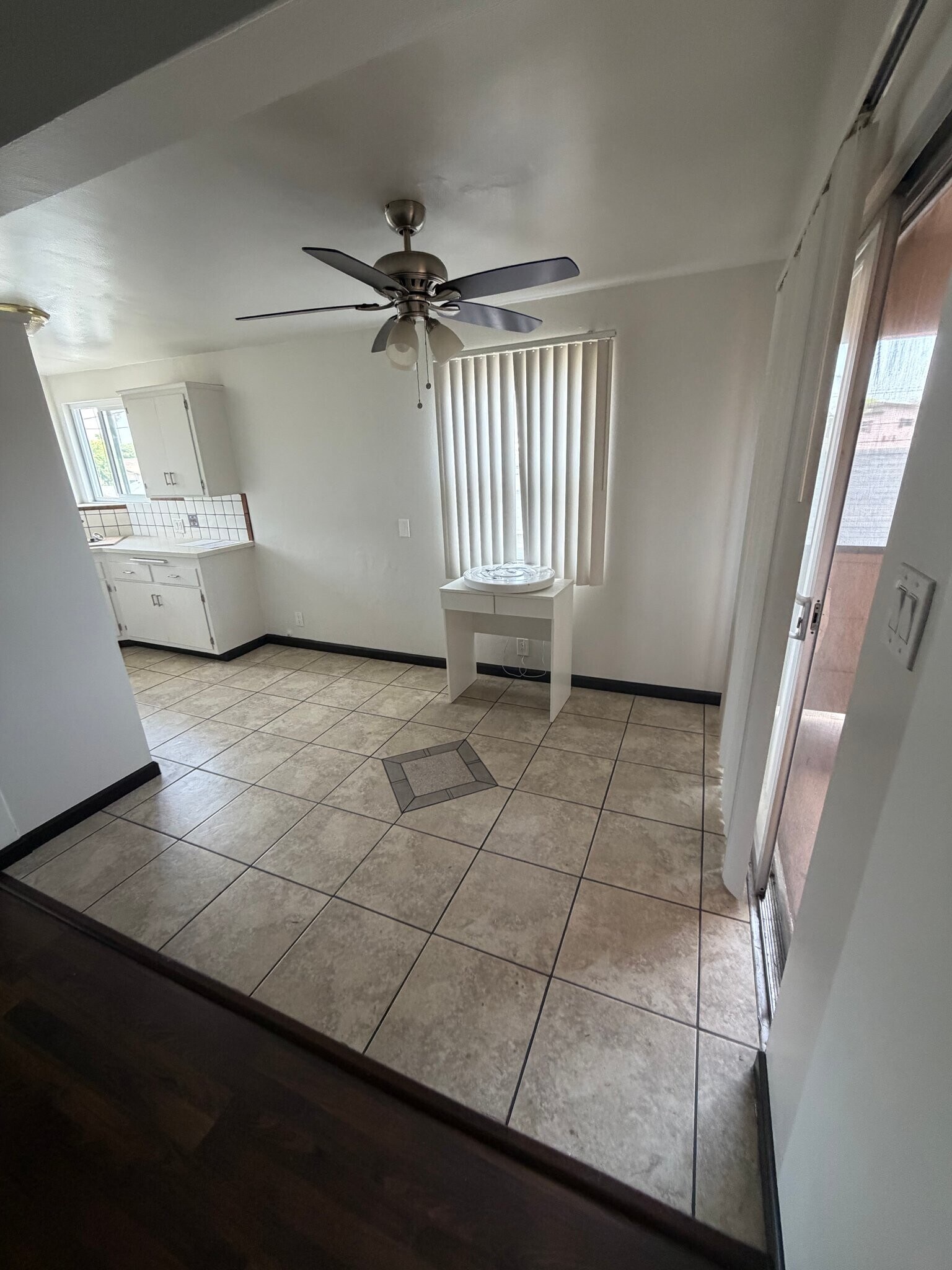 Building Photo - 824 Glenway Dr