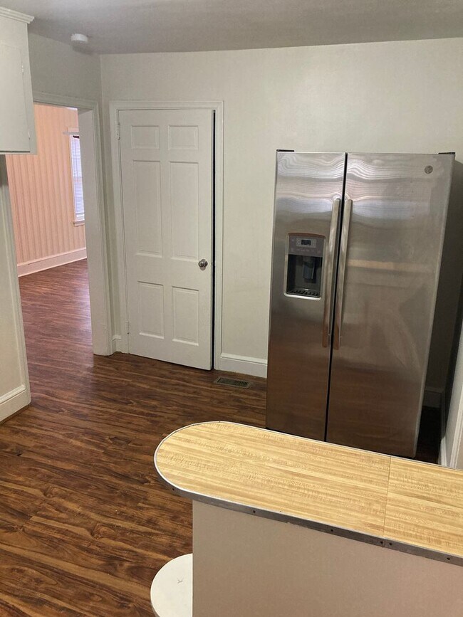 Building Photo - 2/2 House with Bonus in Summerville Park $1,195