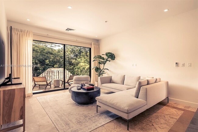 Building Photo - 90 Reserva De Golf