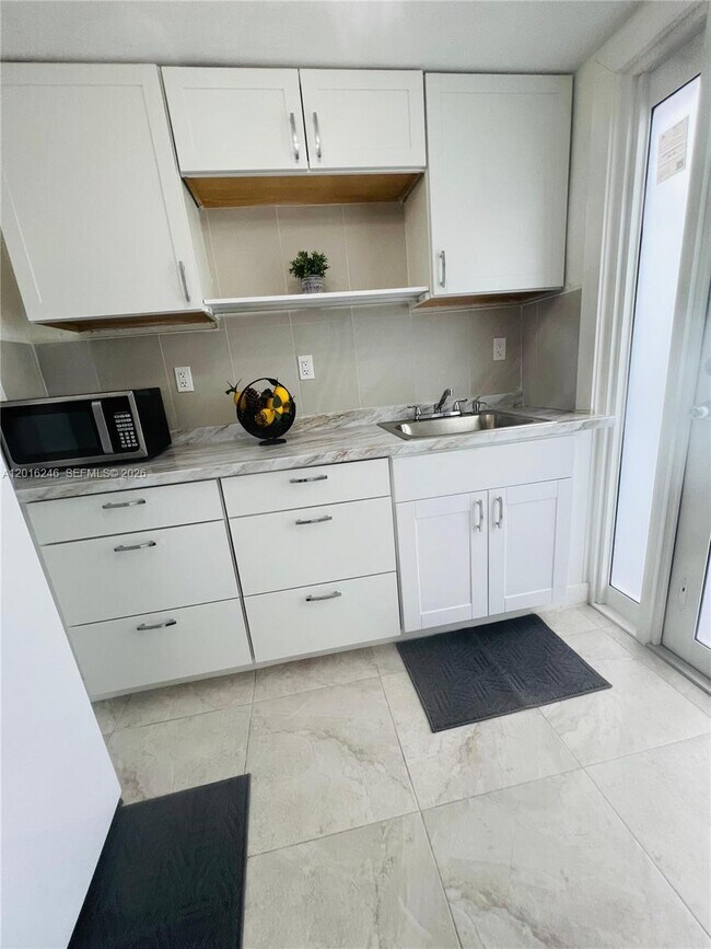 Building Photo - 2500 SW 131st Ct