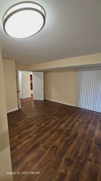 Building Photo - 451 Redbud Ct